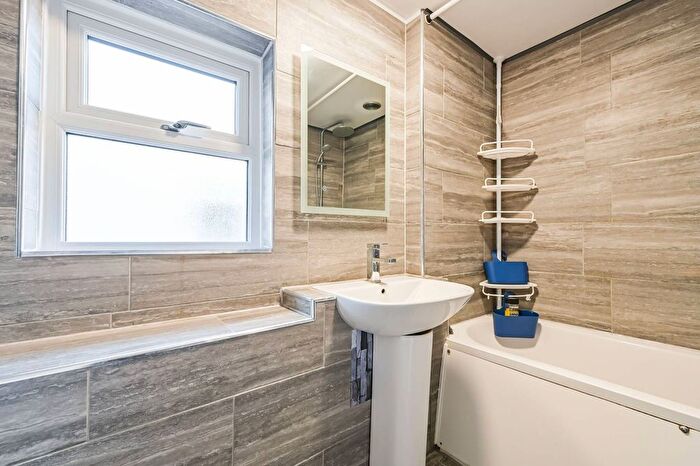 4 Bedroom Terraced House To Rent In Bow Common Lane, Bow, London, E3