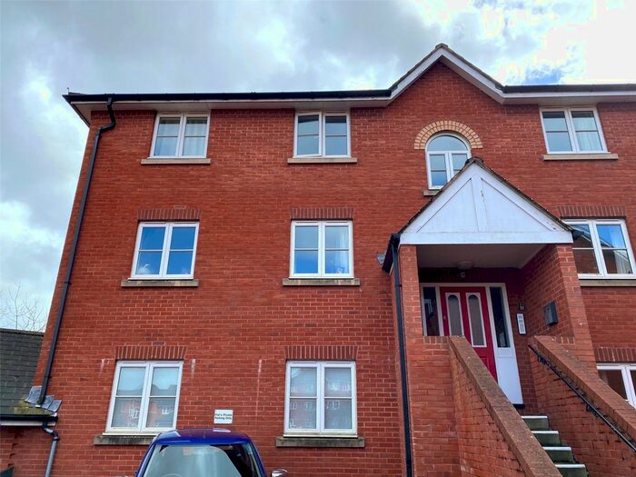2 Bedroom Flat To Rent In Lewis Crescent, Exeter, Devon, EX2