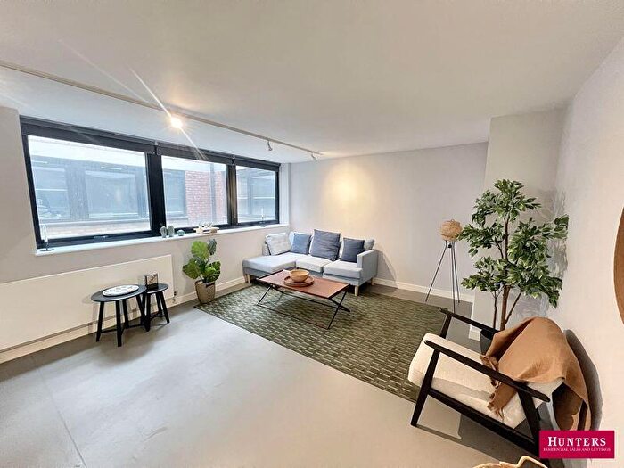 1 Bedroom Flat For Sale In High Road, London, N12