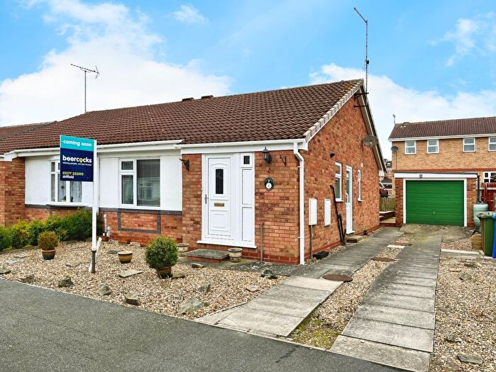 2 Bedroom Semi-detached Bungalow For Sale In Camellia Close, Driffield, YO25