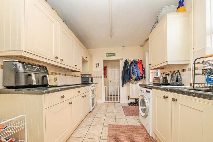 4 Bedroom Semi Detached House For Sale In Rushmere Road, Ipswich, IP4