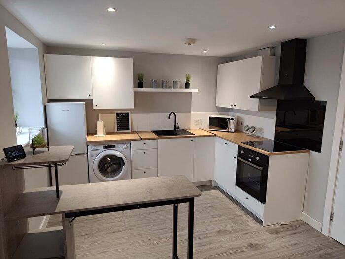 1 Bedroom Flat To Rent In Lakeside Rise, Manchester, M9