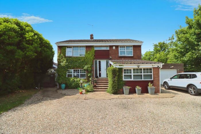 4 Bedroom Detached House For Sale In Gloucester Road, Almondsbury, Bristol, Gloucestershire, BS32
