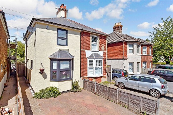 2 Bedroom Semi-Detached House For Sale In Povey Cross Road, Horley, Surrey, RH6