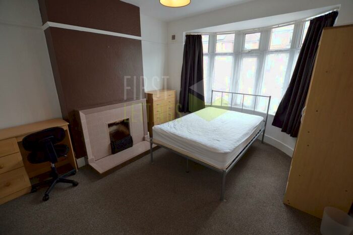 4 Bedroom Semi-Detached House To Rent In Greenhill Road, Leicester, LE2