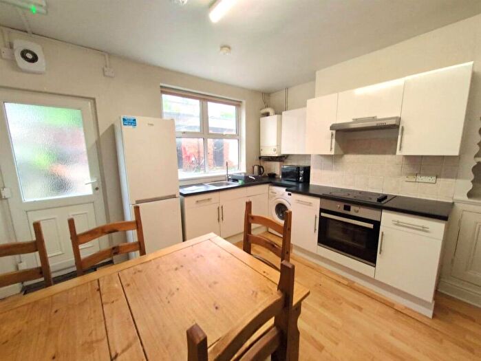 5 Bedroom End Of Terrace House To Rent In Ivy Grove, S10