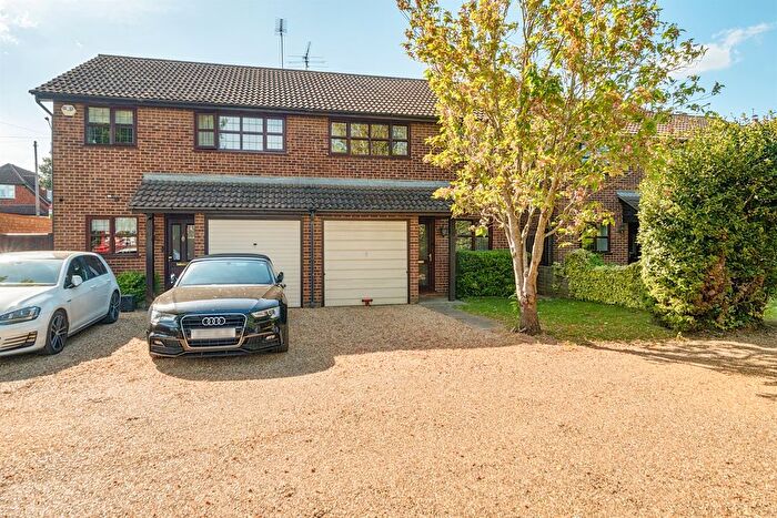 3 Bedroom Semi-detached House For Sale In Wagner Close, Maidenhead, SL6