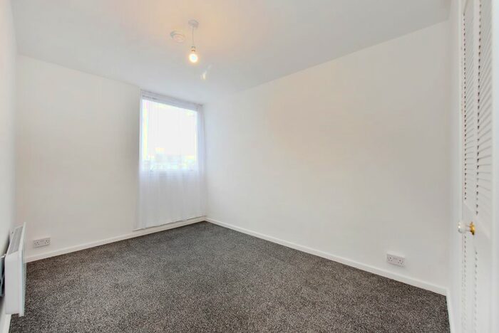 3 Bedroom Maisonette To Rent In Fenwick Place, Clapham North, SW9