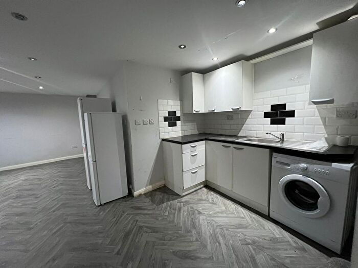 2 Bedroom Flat To Rent In Exeter Gardens, Cranbrook, Ilford, IG1