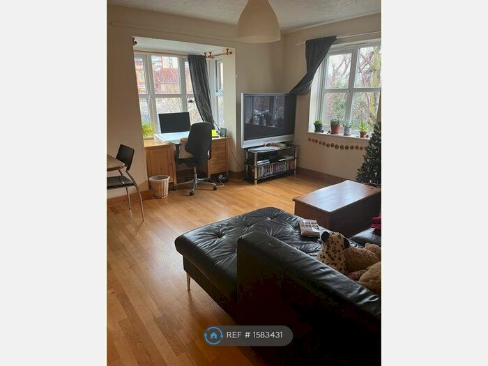2 Bedroom Flat To Rent In Rossetti Road, London, SE16