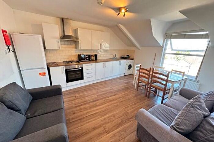 3 Bedroom Flat To Rent In Richmond Road Cardiff, CF24