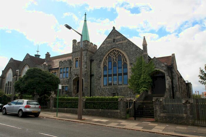 2 Bedroom Flat To Rent In Kings Road, Westcliff-On-Sea, SS0