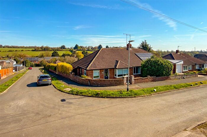 3 Bedroom Semi-Detached House For Sale In Dammersey Close, Markyate, Hertfordshire, AL3