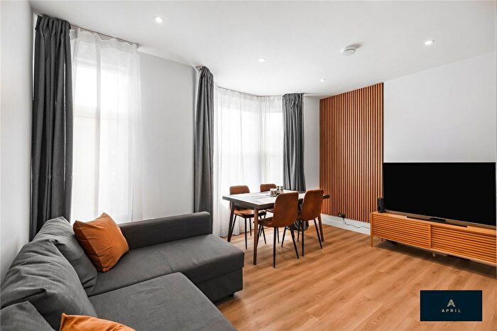 2 Bedroom Flat To Rent In Blackhorse Lane, London, E17