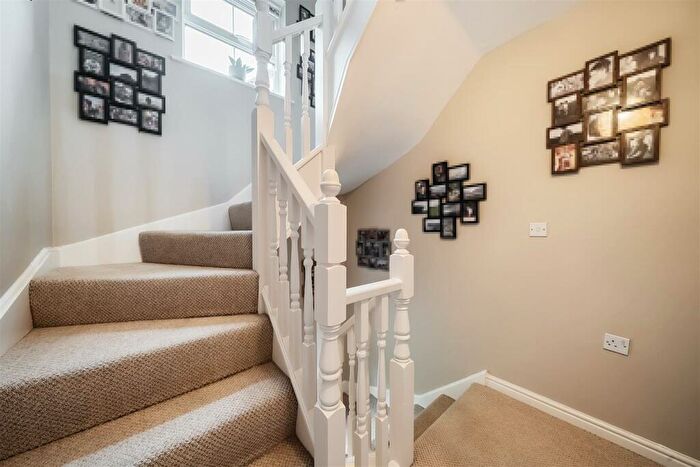 3 Bedroom End Of Terrace House For Sale In Forfield Drive, Beggarwood, RG22