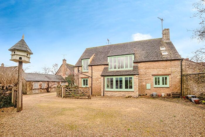 3 Bedroom Barn Conversion For Sale In High Street, Downington, Lechlade, GL7