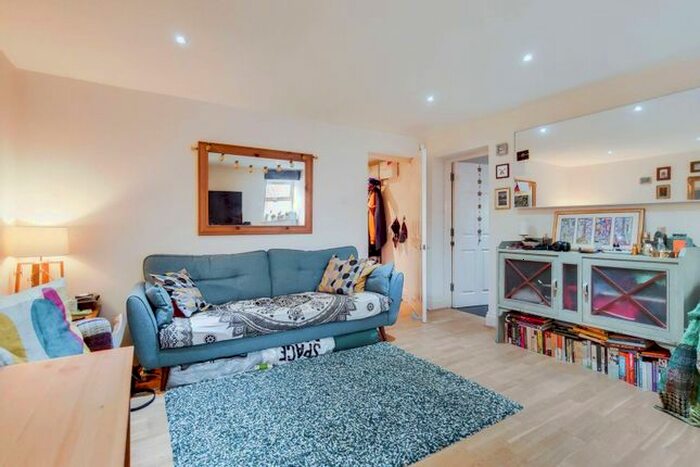1 Bedroom Flat To Rent In Sutherland Road, West Ealing, London, W13