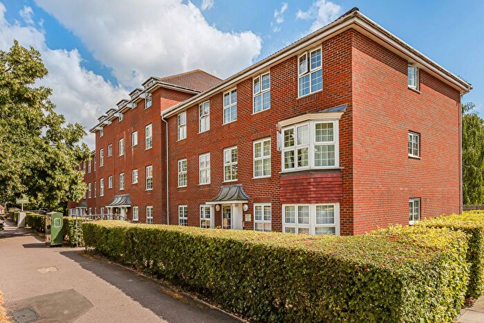 2 Bedroom Flat For Sale In Beaumont House, Cole Green Lane, Welwyn Garden City, AL7
