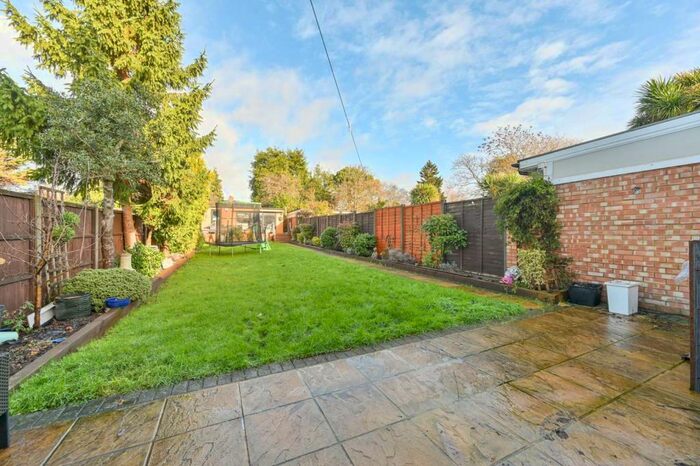 5 Bedroom Semi-Detached House To Rent In Canterbury Road, Harrow, HA1