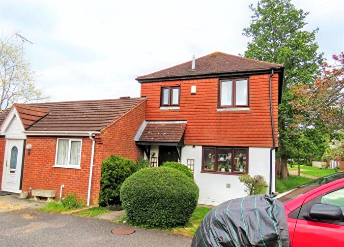 2 Bedroom Link Detached House To Rent In Barbury Court, Giffard Park, Milton Keynes, MK14