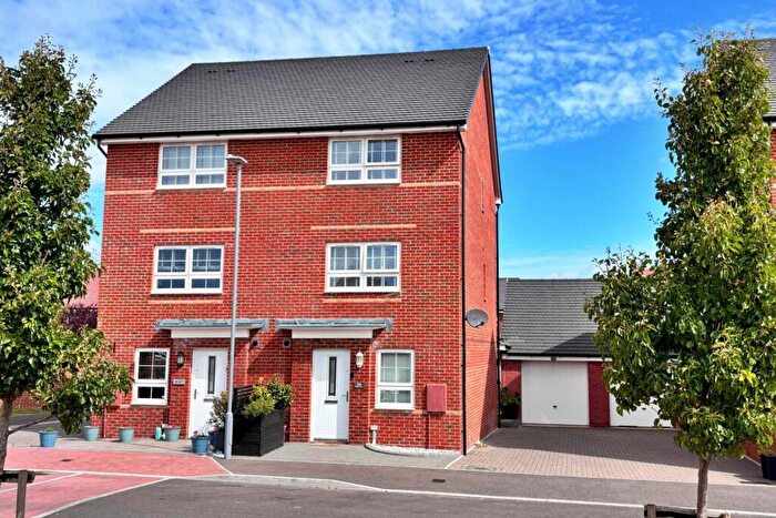 5 Bedroom Town House For Sale In Abraham Drive, Poole, BH15