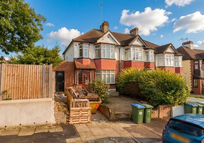 3 Bedroom End Of Terrace House For Sale In Chelsworth Drive, Plumstead, London, SE18