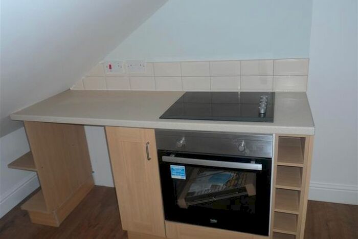 Studio To Rent In Lower Road, Sutton, SM1