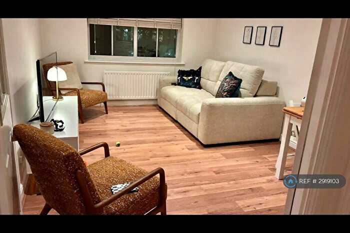 2 Bedroom Flat To Rent In Raphael Court, Romford, RM1