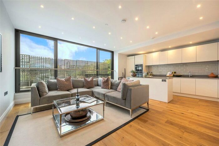 3 Bedroom Semi-Detached House To Rent In Slindon Court, Stoke Newington High Street, London, N16