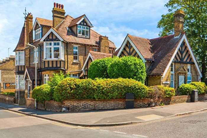 2 Bedroom Flat For Sale In Victoria Road, Margate, Kent, CT9
