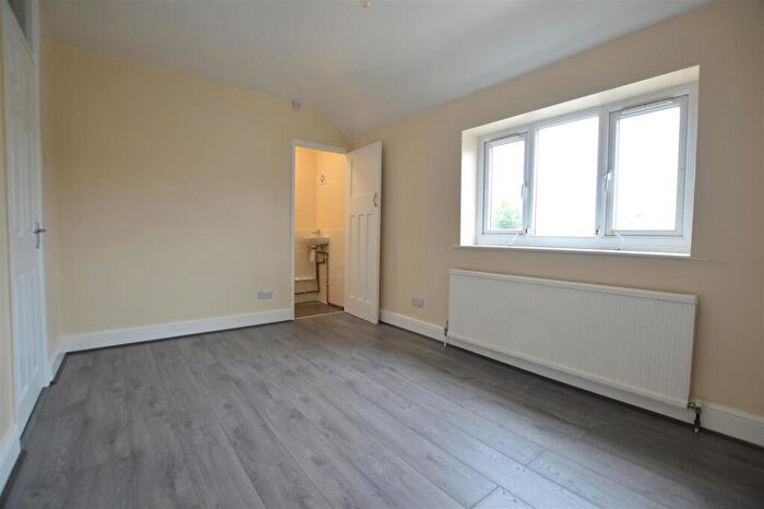 4 Bedroom Terraced House To Rent In St. Elmo Crescent, Slough, SL2