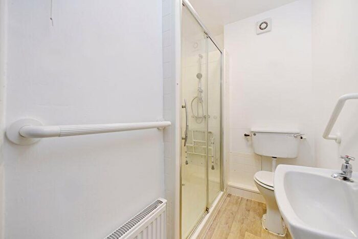 1 Bedroom Flat For Sale In Hesketh Close, Cranleigh, GU6