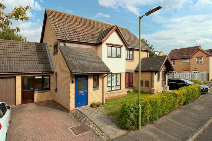 3 Bedroom Semi-Detached House To Rent In Quail Walk, Royston, SG8