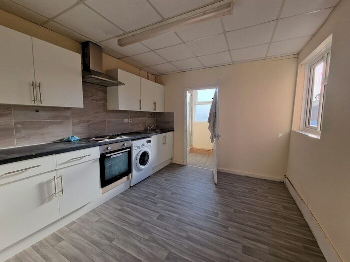 4 Bedroom Flat To Rent In Stratford Road, Milton Keynes, MK12