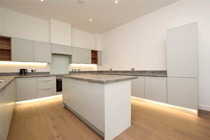 4 Bedroom Town House To Rent In Bobbin Row, Leeds, West Yorkshire, LS12