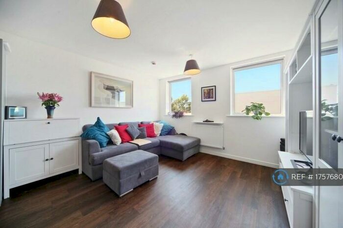 2 Bedroom Flat To Rent In Old Devonshire Road, London, SW12