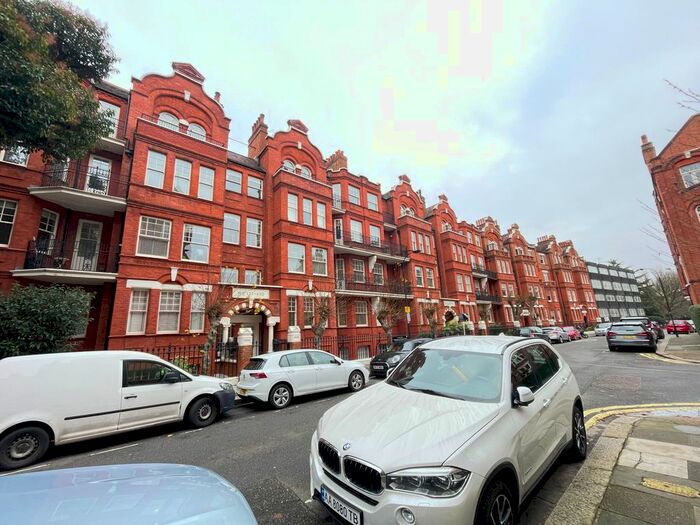 3 Bedroom Flat To Rent In Hamlet Gardens, Hammersmith, London, W6