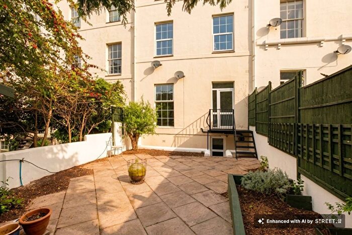 2 Bedroom Flat For Sale In Barnpark Terrace, Teignmouth, TQ14