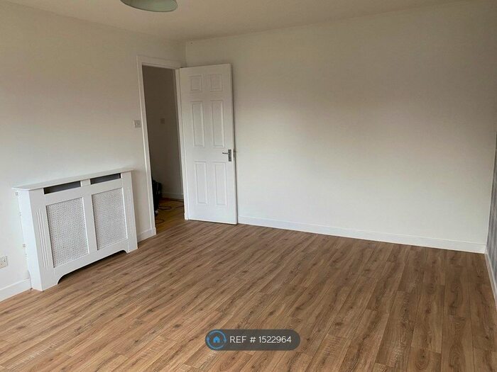 4 Bedroom End Of Terrace House To Rent In Raasay Gardens, Aberdeen, AB16