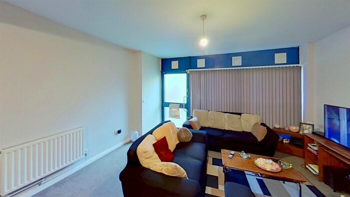 2 Bedroom Flat To Rent In Hale End Road, Highams Park, IG8