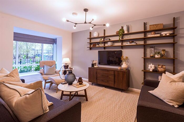 3 Bedroom Semi Detached House For Sale In Scholars Park, Radcliffe, M26