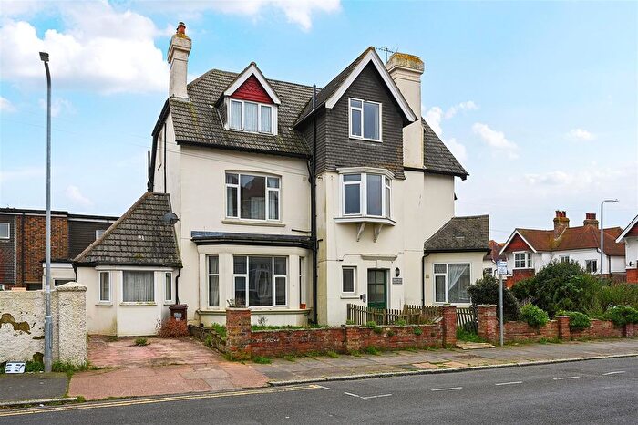 3 Bedroom Flat For Sale In Cantelupe Road, Bexhill-On-Sea, TN40