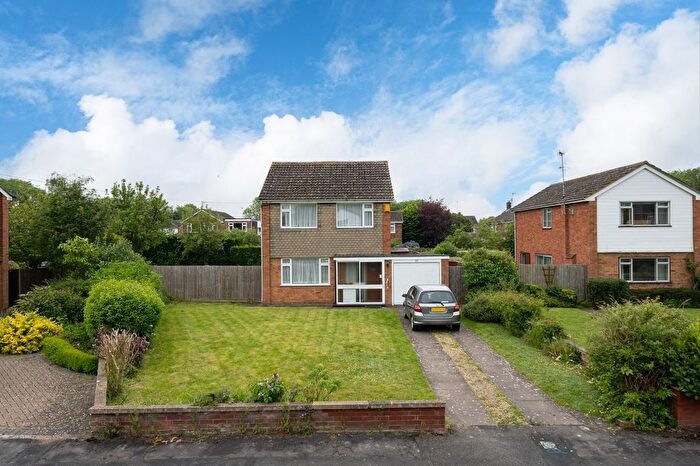 3 Bedroom Detached House For Sale In Edgecombe Road, Aylesbury, Buckinghamshire, HP21