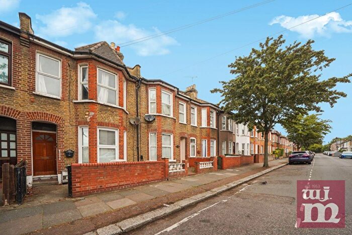 1 Bedroom Flat To Rent In Caistor Park Road, Stratford, E15
