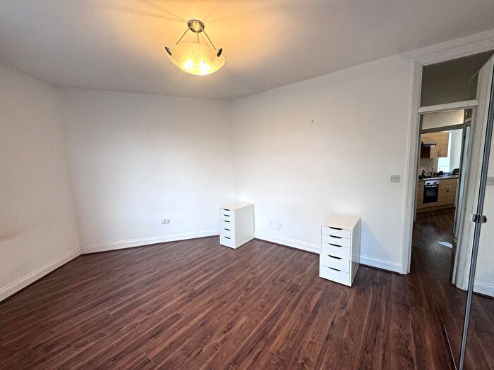 Studio To Rent In Golders Green Road, London, NW11