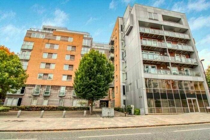 2 Bedroom Flat To Rent In High Street, Southampton, Hampshire, SO14