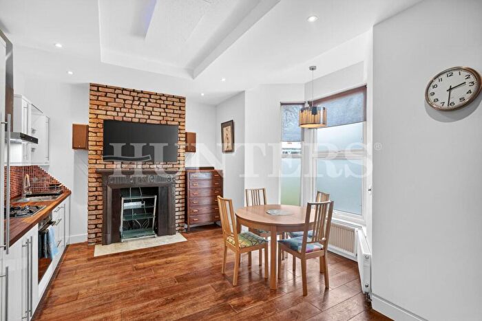 2 Bedroom Flat To Rent In High Road, London, N15