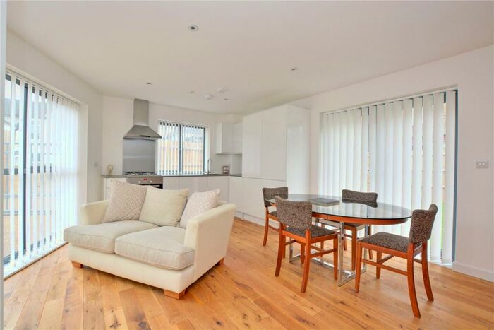 1 Bedroom Apartment To Rent In Woodland Mews, Lewisham, London, SE13