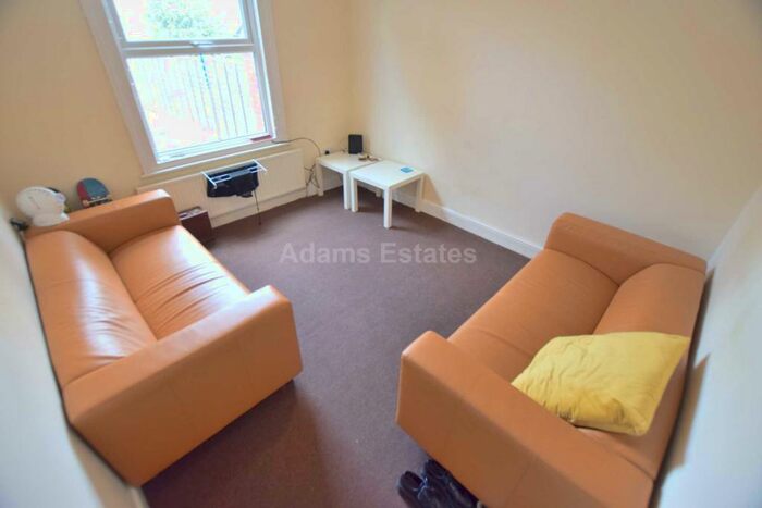 3 Bedroom Terraced House To Rent In Wykeham Road, Reading, RG6