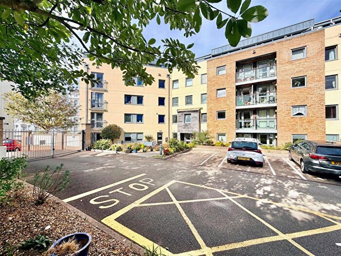1 Bedroom Flat For Sale In Millbay Road, Plymouth, PL1